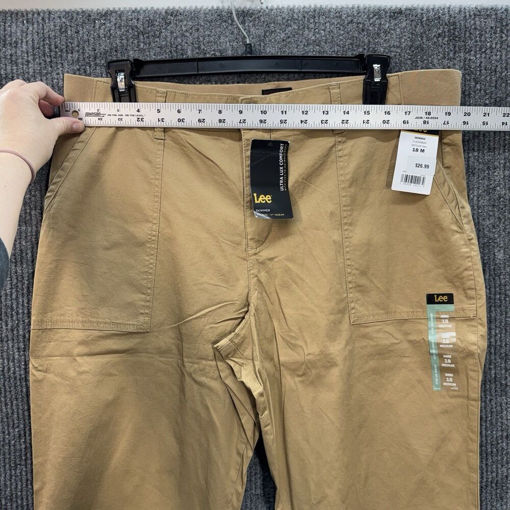 Lee Skimmer Capri Shorts Womens 18 Khaki Tan Ultra Lux Comfort Flex Mid Rise NEW - Picture 5 of 8